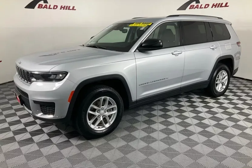 2023 Jeep Grand Cherokee Laredo photo 1