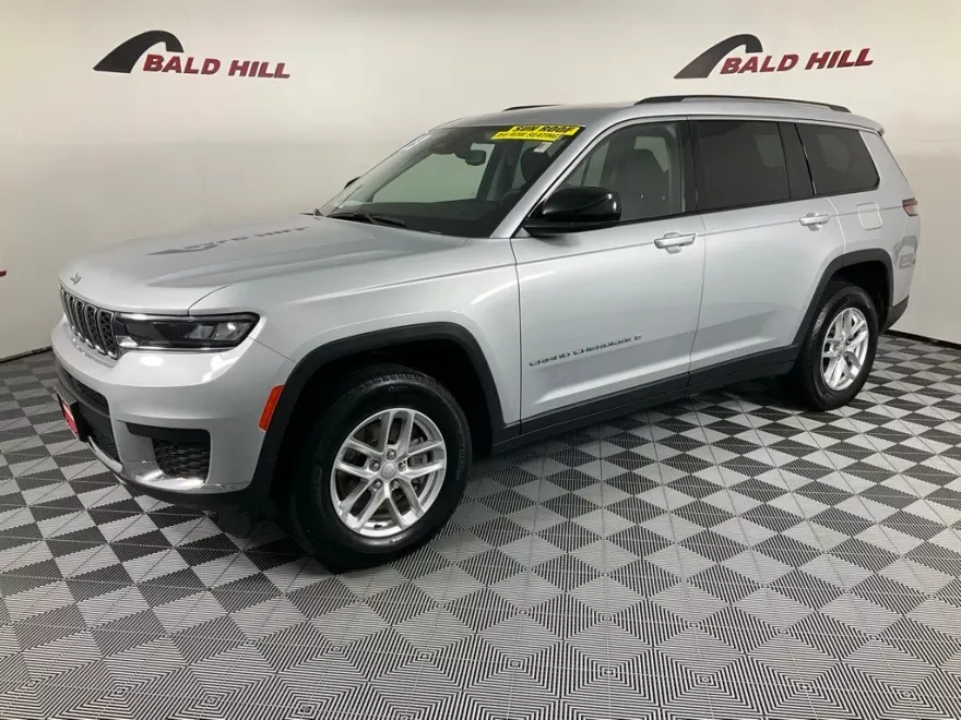 2023 Jeep Grand Cherokee Laredo photo 1