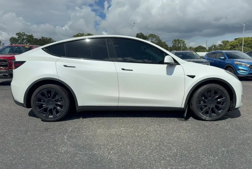 2021 Tesla Model Y Long Range photo 1