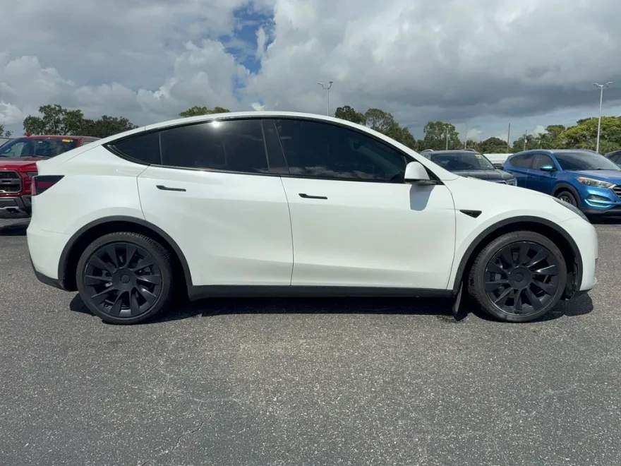2021 Tesla Model Y Long Range photo 1