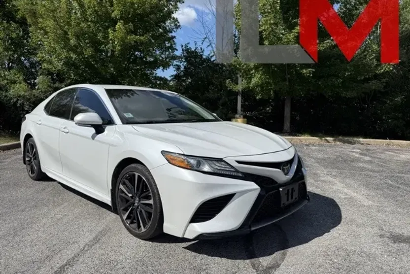 2019 Toyota Camry XSE photo 1