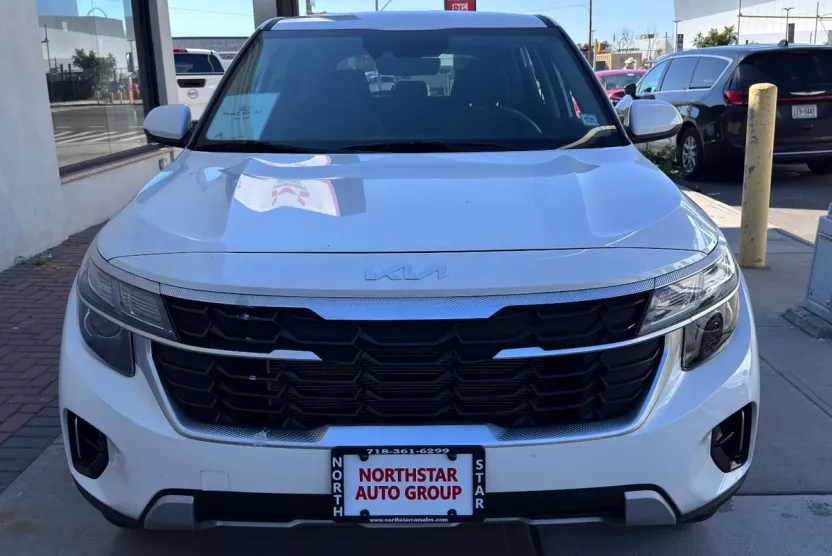 2024 Kia Seltos LX photo 1