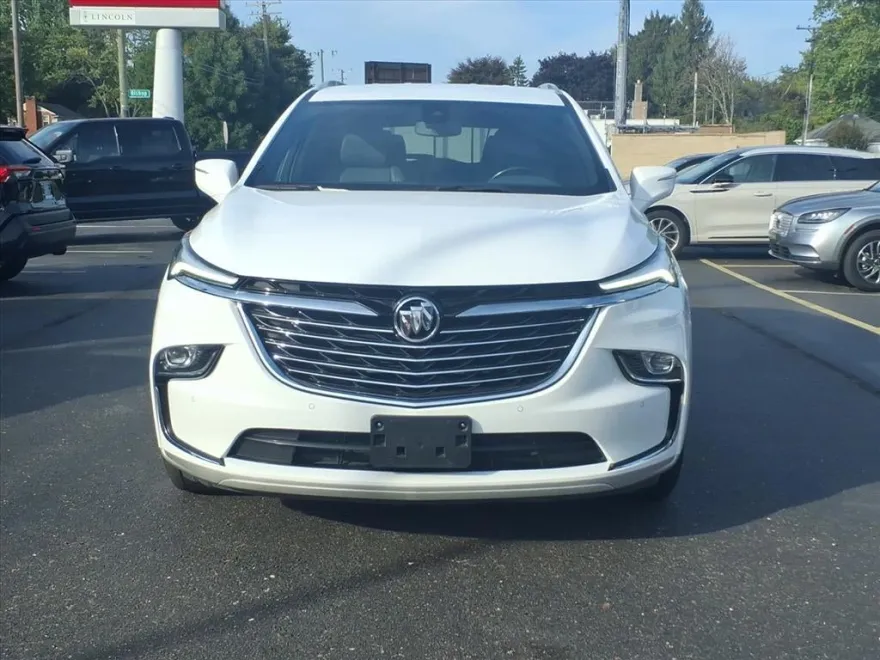 2023 Buick Enclave Essence photo 1
