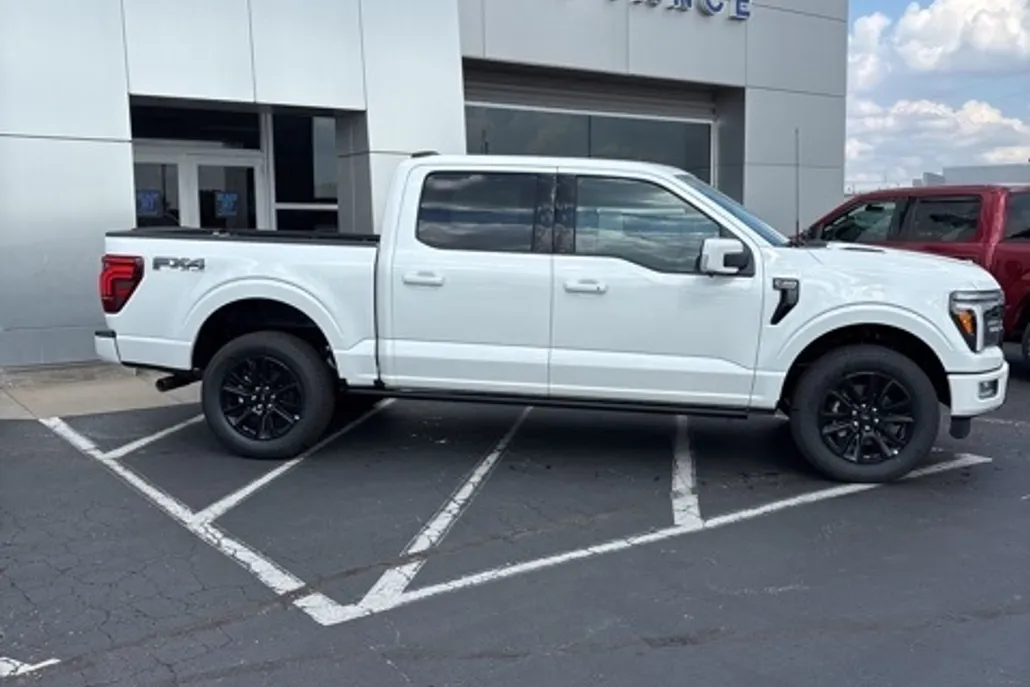 2025 Ford F-150 Platinum photo 1
