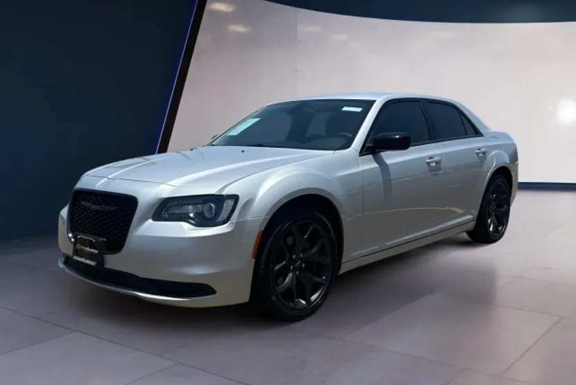 2023 Chrysler 300 Touring photo 1