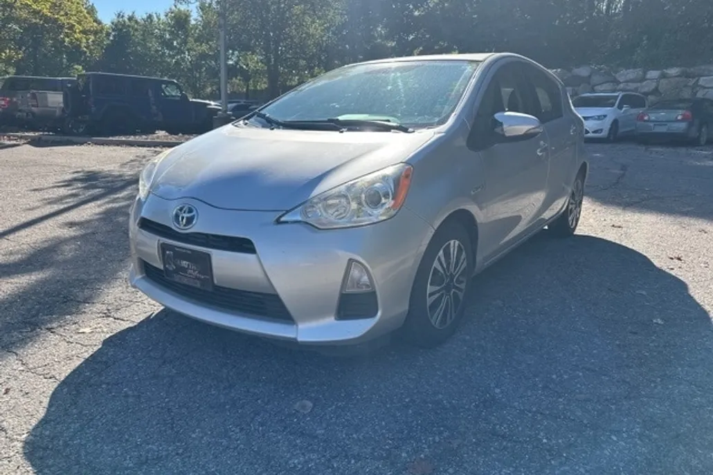 2014 Toyota Prius C One photo 1