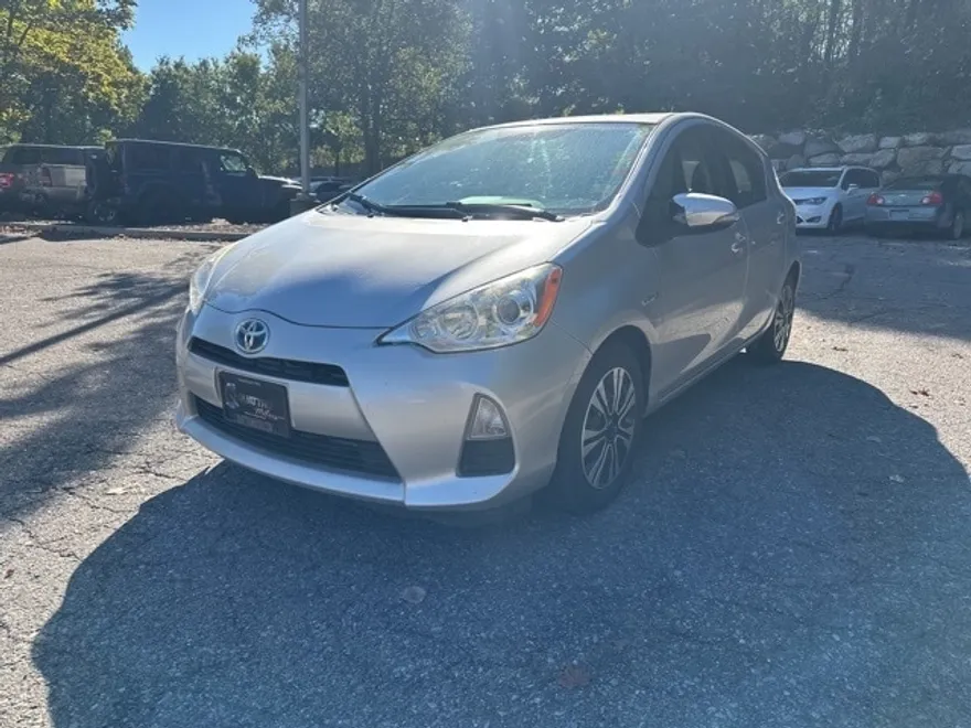 2014 Toyota Prius C One photo 1