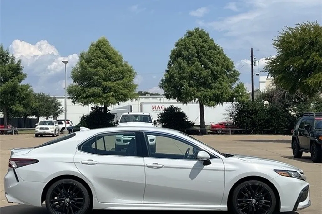 2023 Toyota Camry XSE photo 1