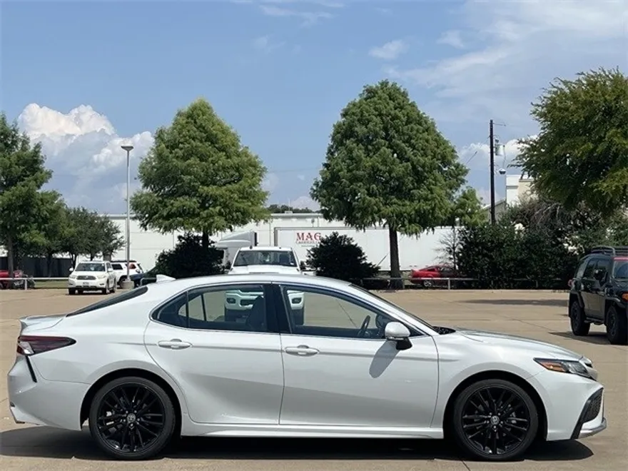 2023 Toyota Camry XSE photo 1