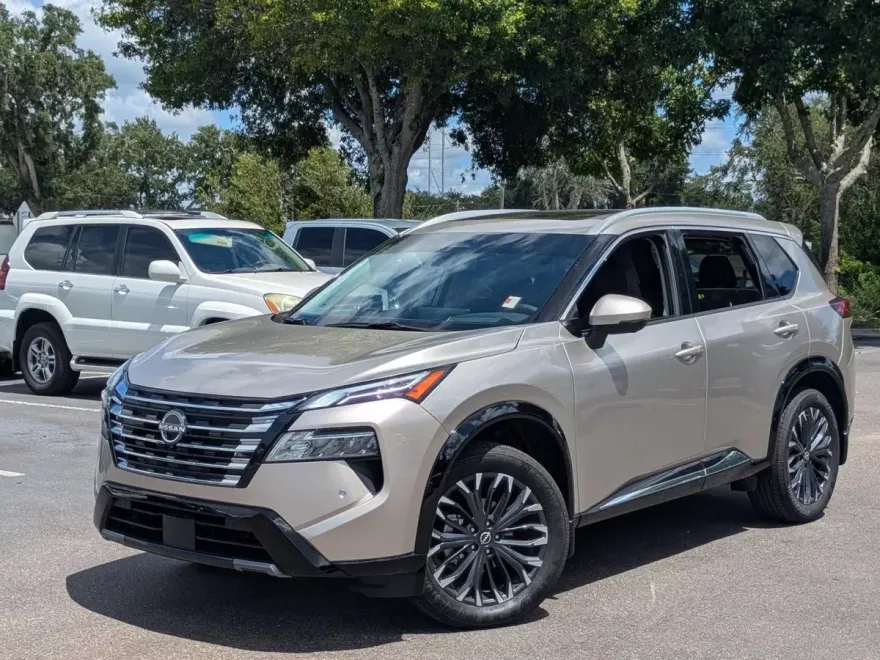 2025 Nissan Rogue Platinum photo 1