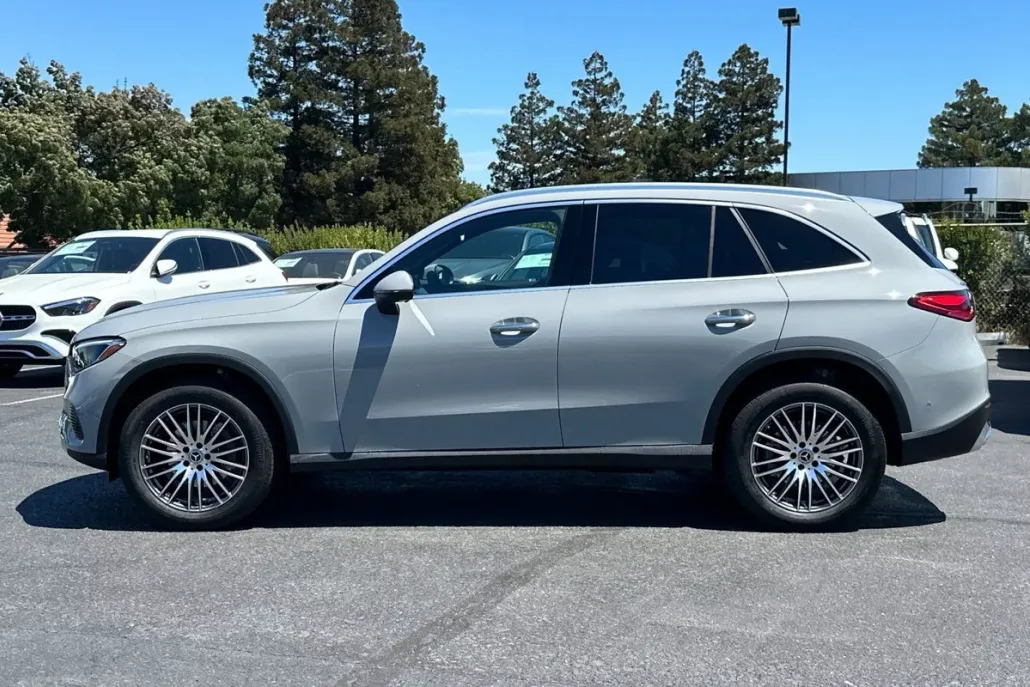 2026 Mercedes Benz GLC 300 4MATIC photo 1