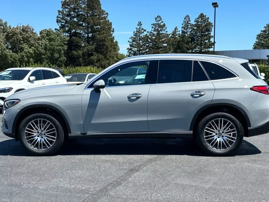 2026 Mercedes Benz GLC 300 4MATIC photo 1