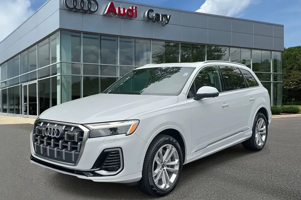 2025 Audi Q7 55 Premium Plus photo 1