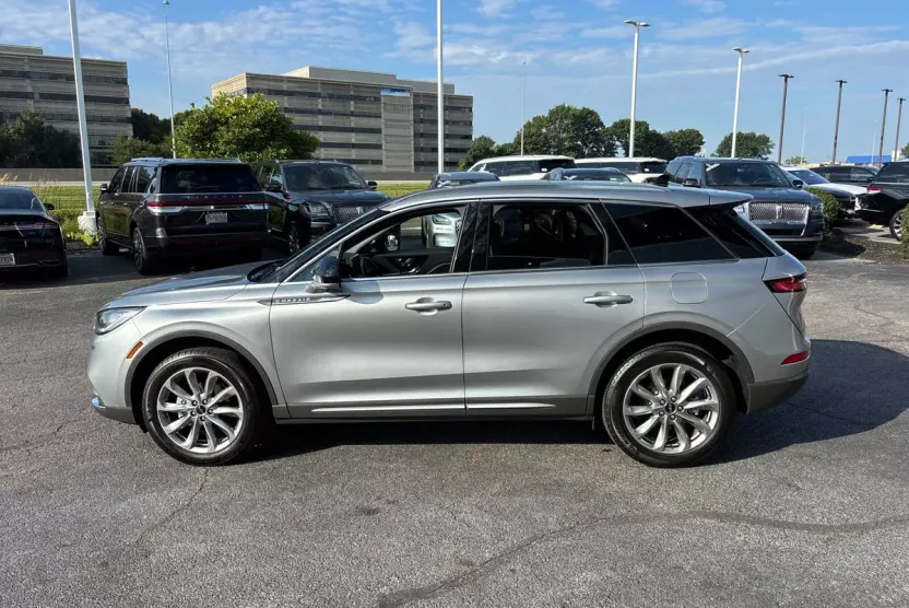 2022 Lincoln Corsair Standard photo 1