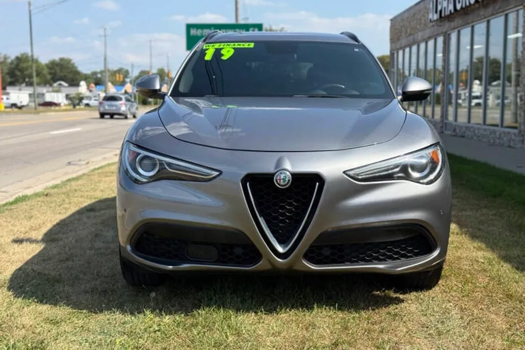 2019 Alfa Romeo Stelvio Ti Sport photo 1