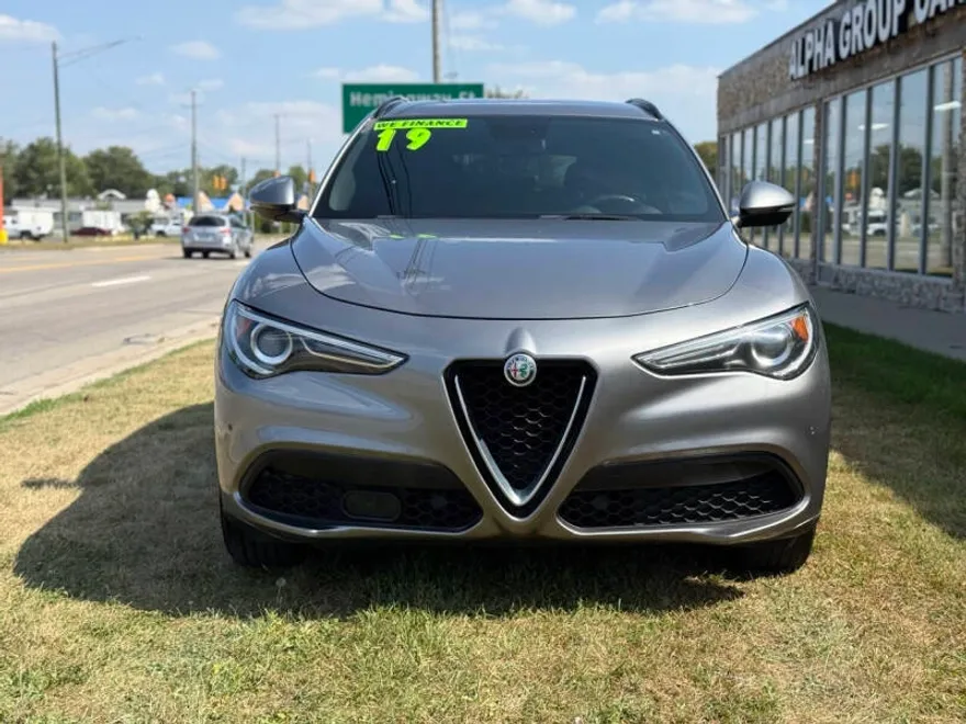 2019 Alfa Romeo Stelvio Ti Sport photo 1