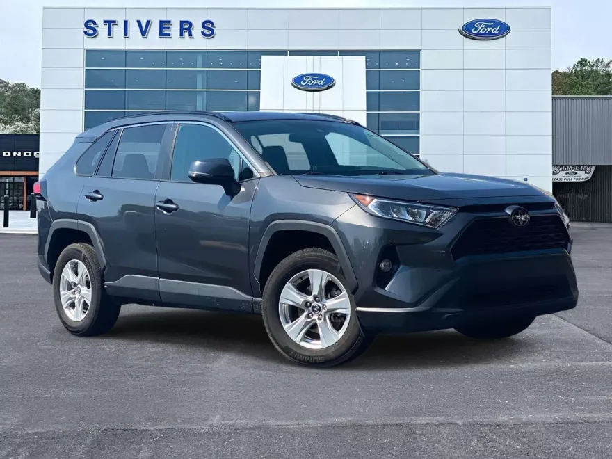 2021 Toyota RAV4 XLE photo 1