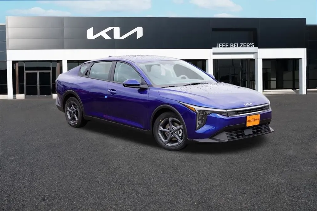 2025 Kia K4 LXS photo 1