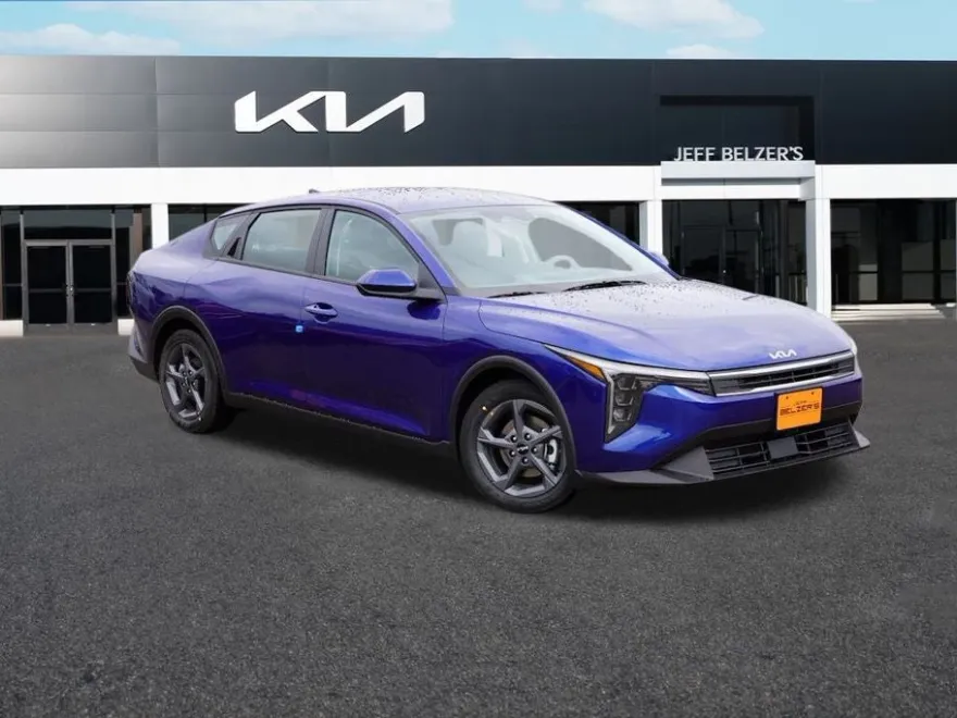 2025 Kia K4 LXS photo 1