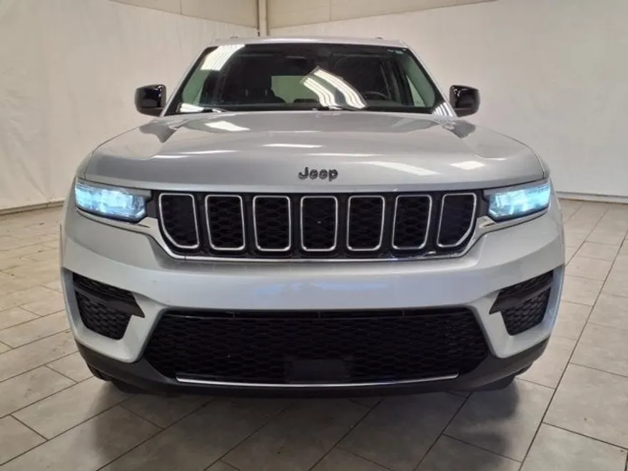 2023 Jeep Grand Cherokee Laredo photo 1