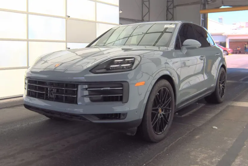 2024 Porsche Cayenne Base photo 1