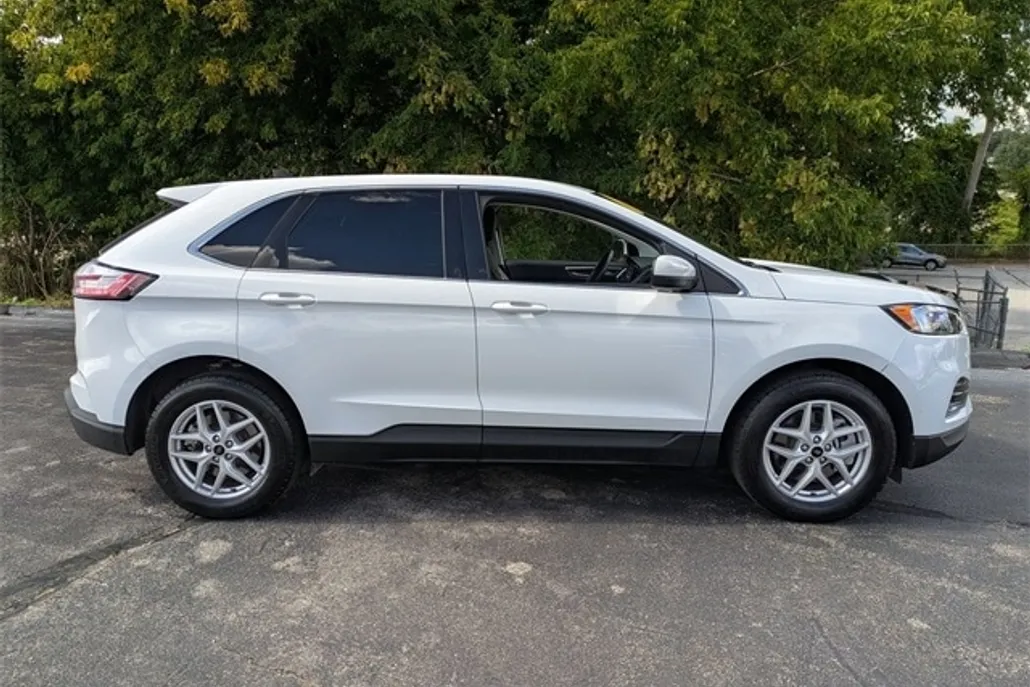 2024 Ford Edge SEL photo 1