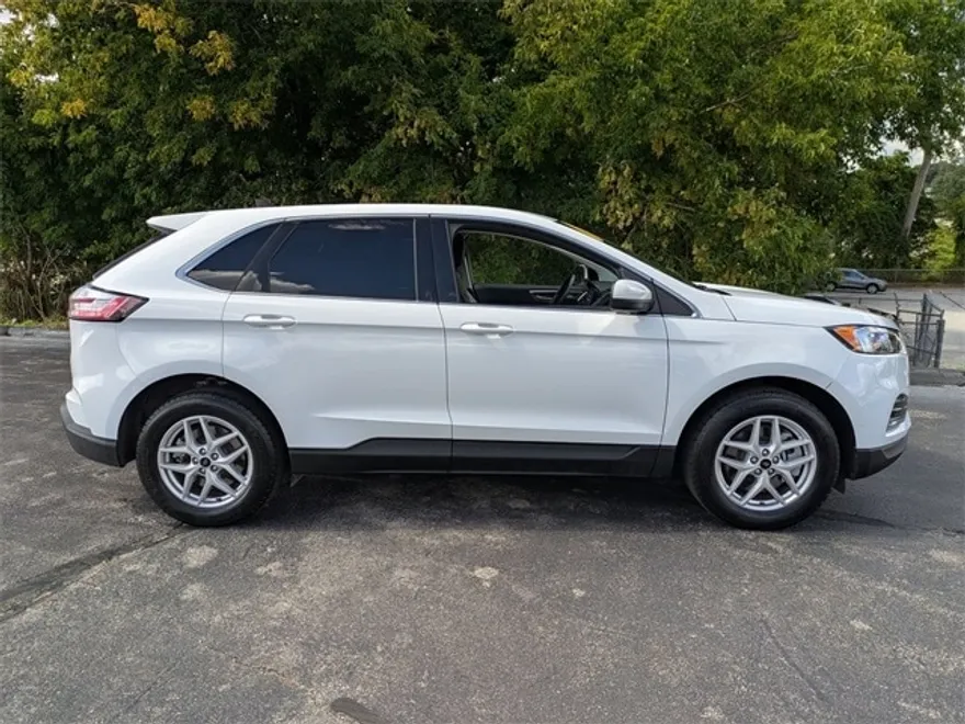 2024 Ford Edge SEL photo 1