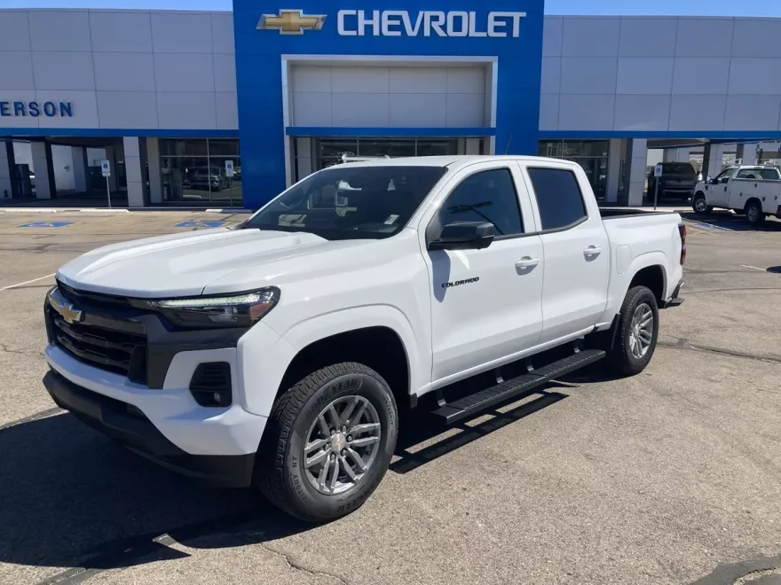 2026 Chevrolet Colorado LT photo 1