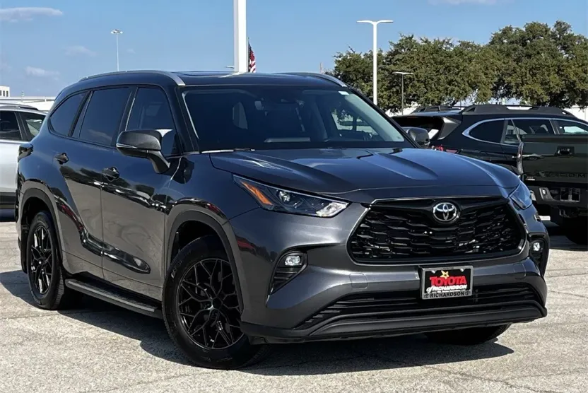 2023 Toyota Highlander XLE photo 1