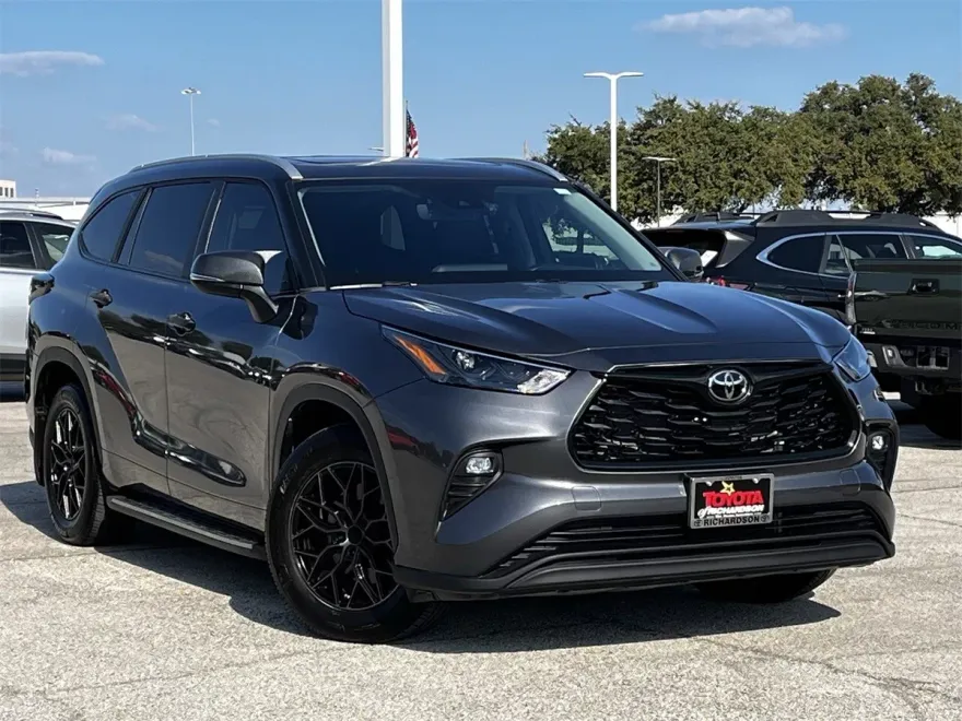 2023 Toyota Highlander XLE photo 1