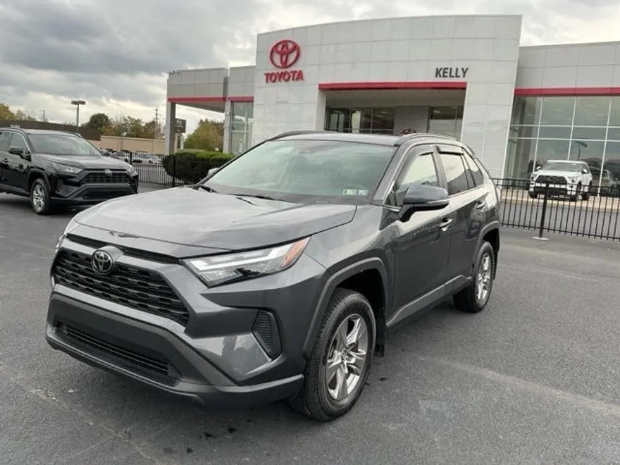 2023 Toyota RAV4 XLE photo 1