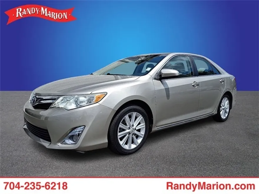 2014 Toyota Camry XLE photo 1