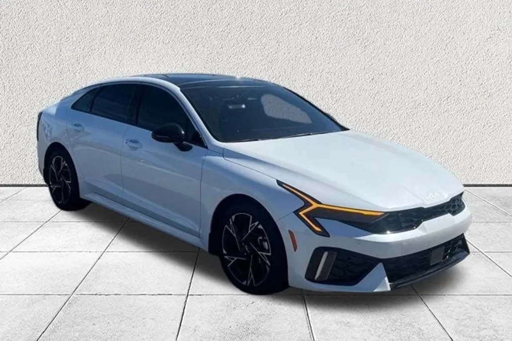 2025 Kia K5 GT-Line photo 1