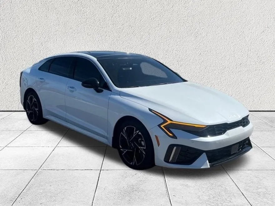 2025 Kia K5 GT-Line photo 1