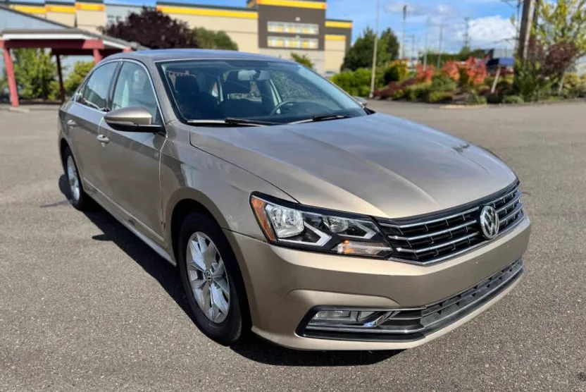 2016 Volkswagen Passat S photo 1