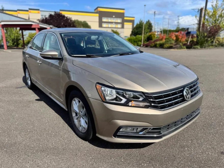 2016 Volkswagen Passat S photo 1