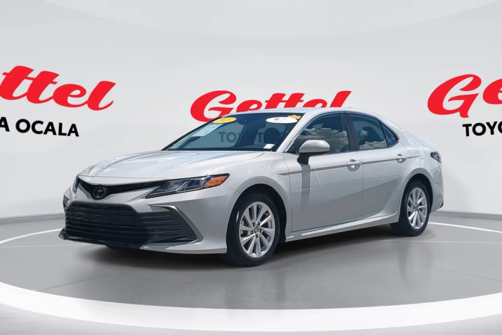 2023 Toyota Camry LE photo 1