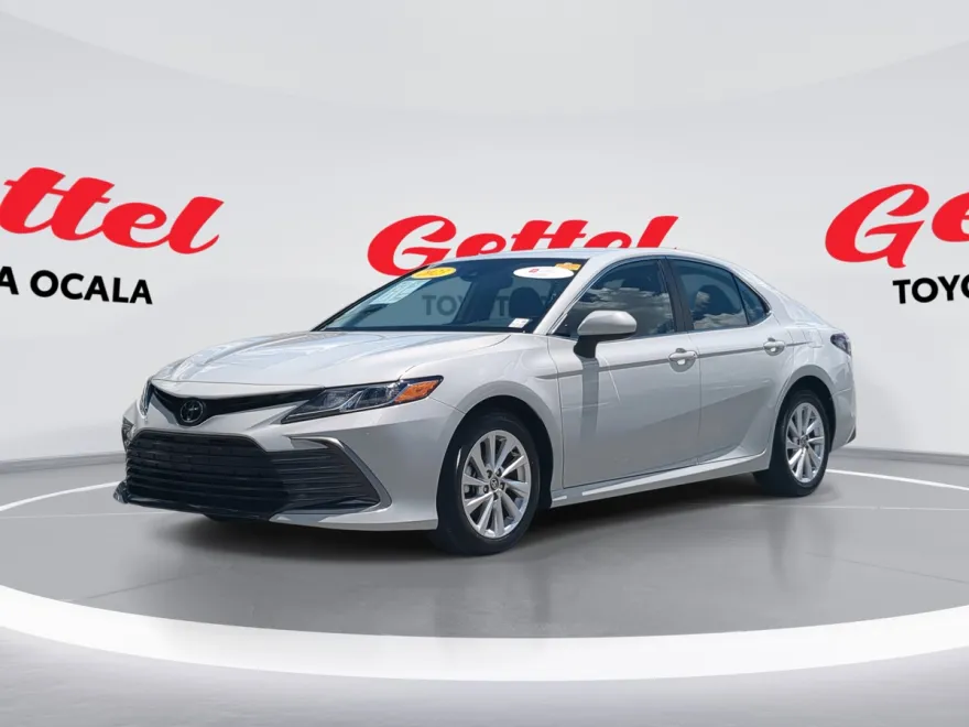 2023 Toyota Camry LE photo 1