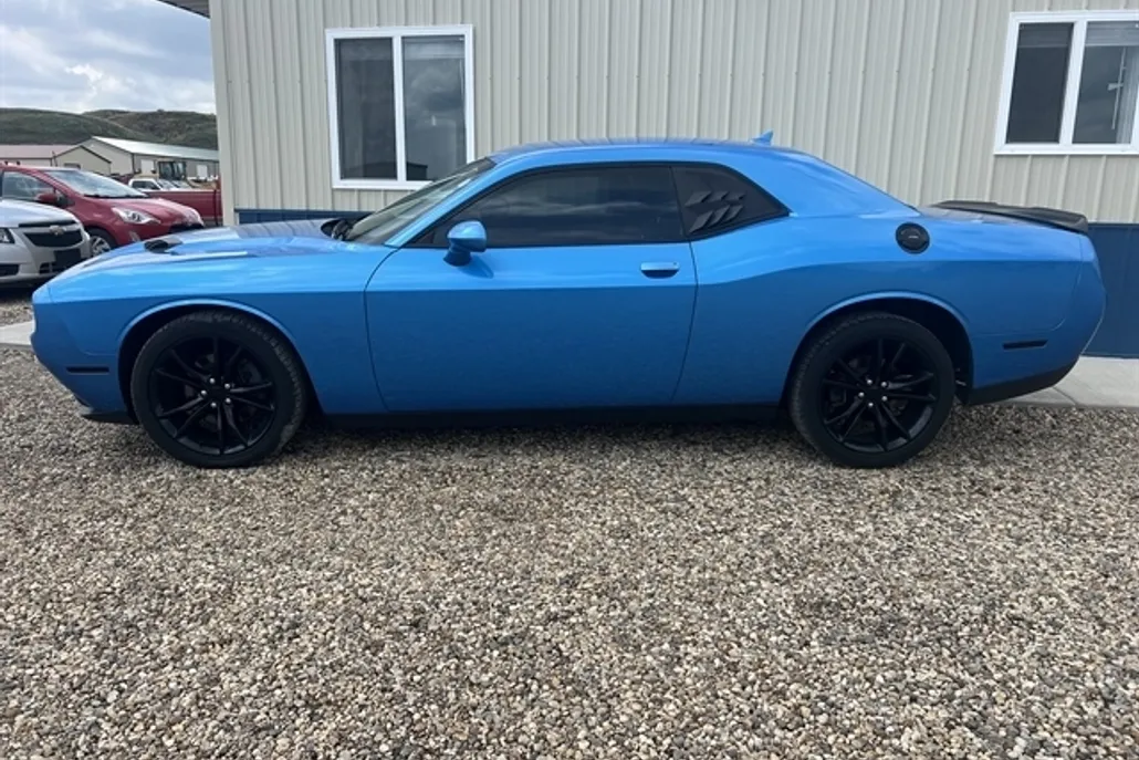 2016 Dodge Challenger SXT Plus photo 1