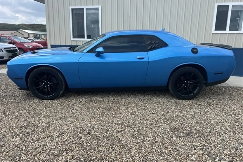 2016 Dodge Challenger SXT Plus photo 1