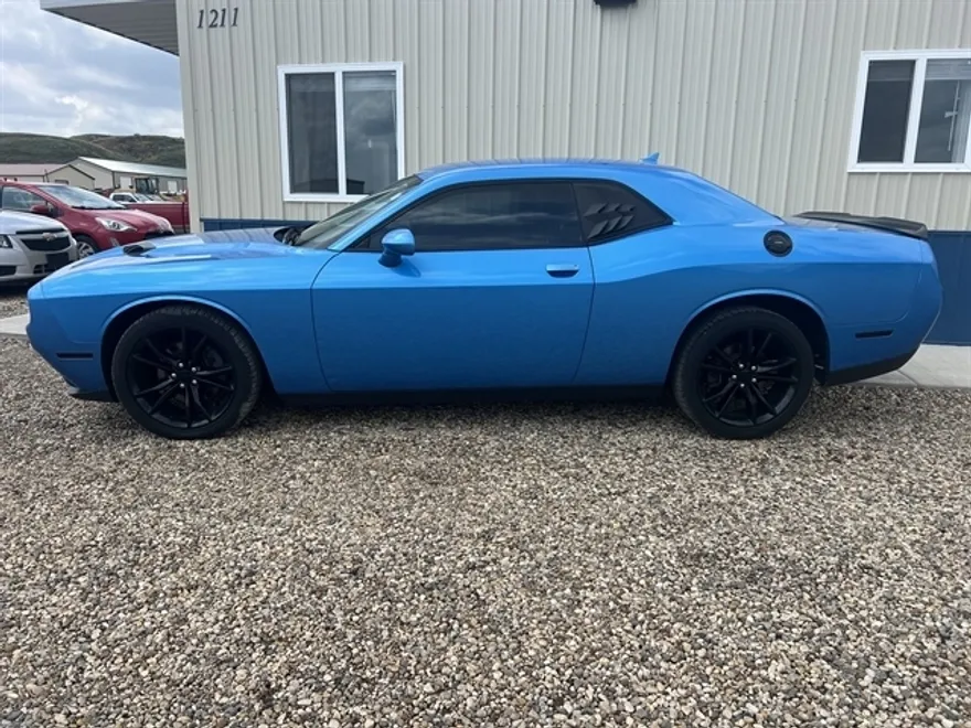 2016 Dodge Challenger SXT Plus photo 1