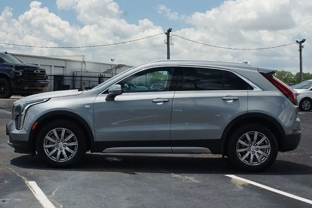 2023 Cadillac XT4 Premium Luxury photo 1