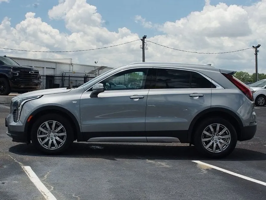 2023 Cadillac XT4 Premium Luxury photo 1