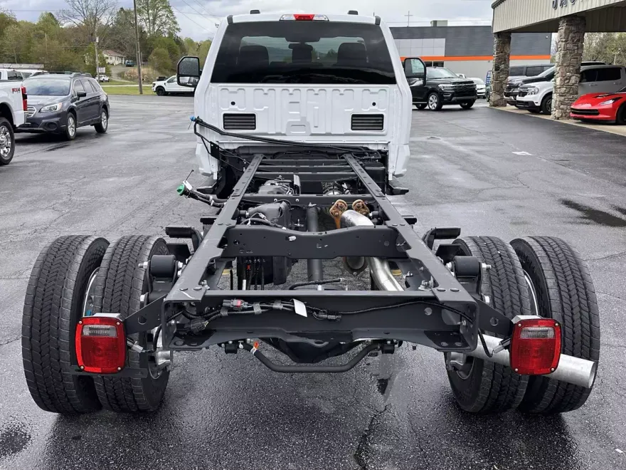 2025 Ford F-550 XLT photo 1