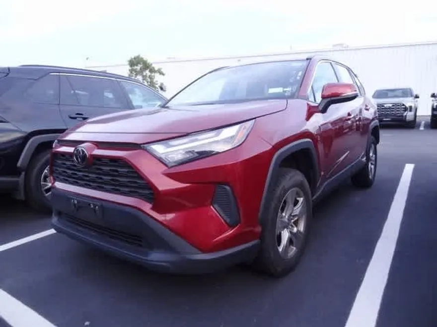 2023 Toyota RAV4 XLE photo 1