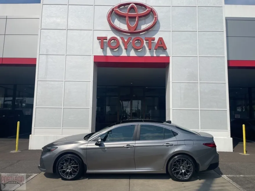 2025 Toyota Camry XLE photo 1
