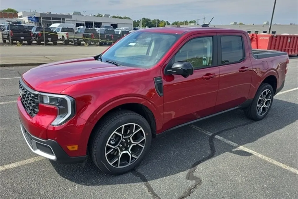 2025 Ford Maverick Lariat photo 1