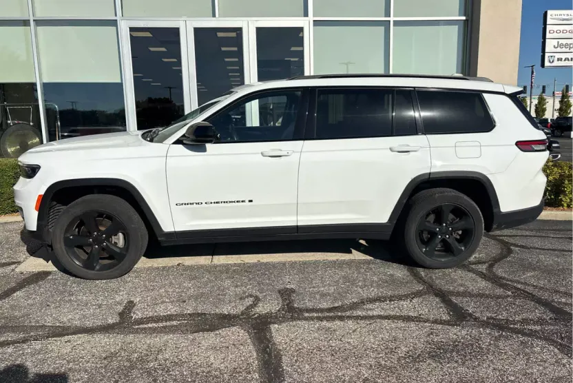 2021 Jeep Grand Cherokee Altitude photo 1