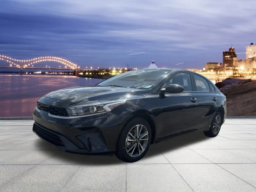2023 Kia Forte LXS photo 1