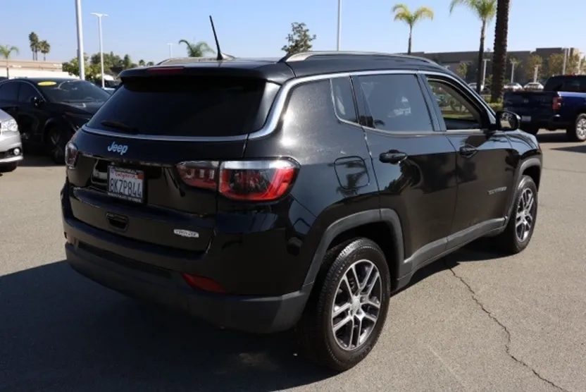 2018 Jeep Compass Latitude photo 1
